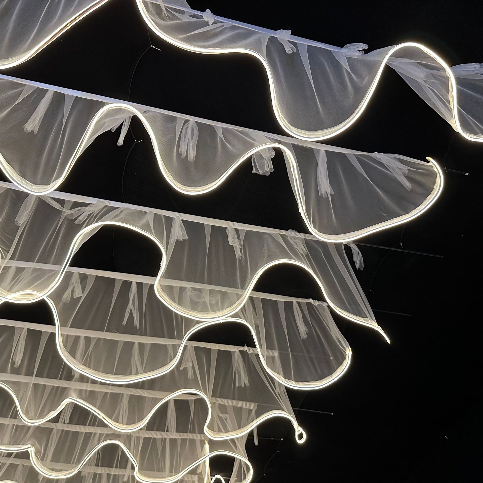 Nowa dekoracja sufitowa z gazy – Outdoor Lighting Restaurant recenzja i cena